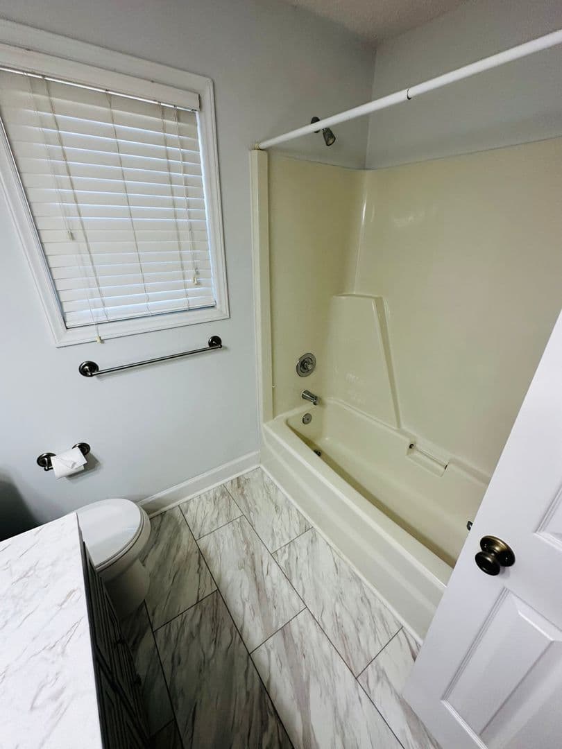 Charlotte House: 4919 Sarah Hall Ln