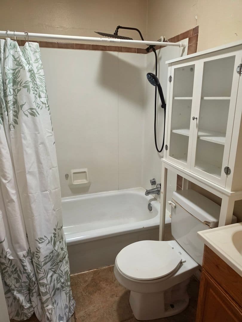 Wood River House: 129 Eaton Ave