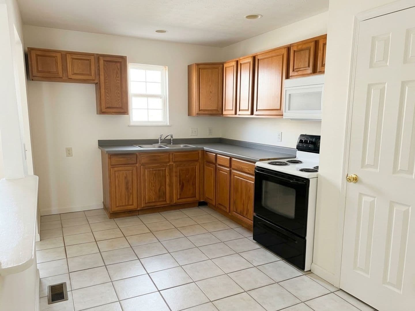 South Roxana House: 720 Connor A