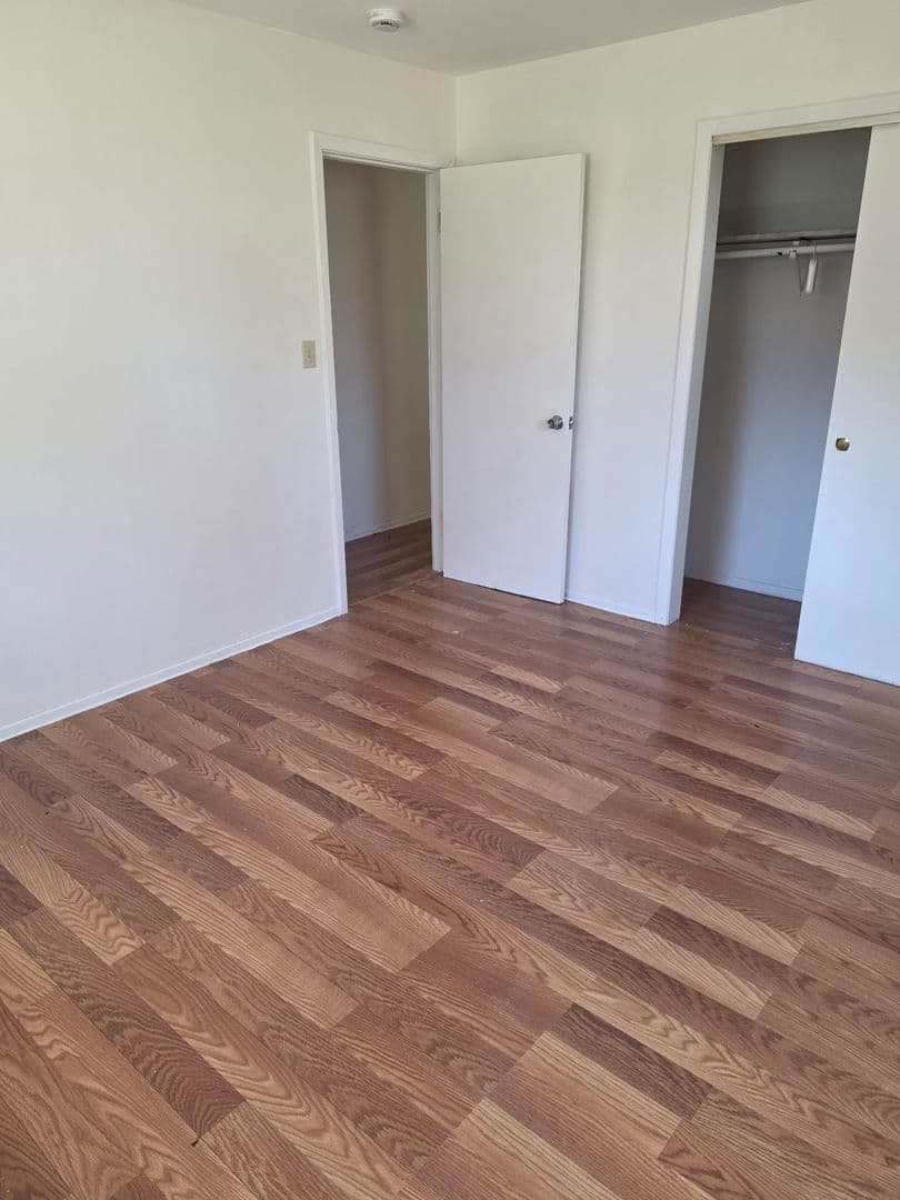 Belleville House: 4408 W Washington St