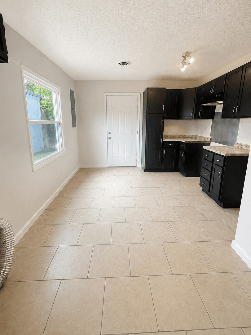 Cahokia House: 23 Delores Dr