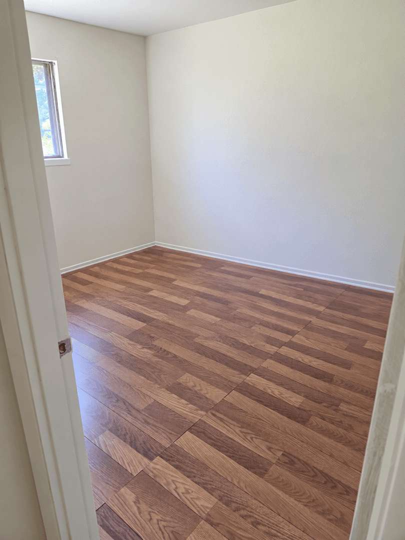 Belleville House: 4408 W Washington St