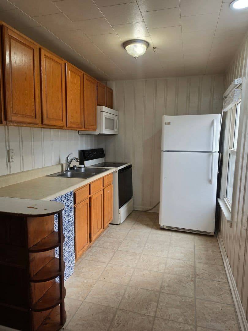 Wood River House: 129 Eaton Ave