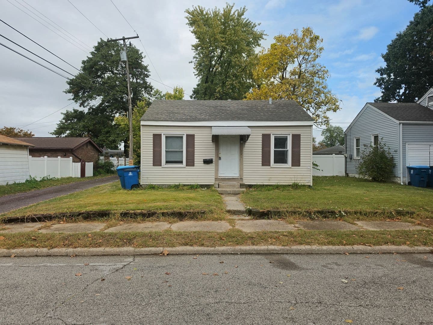 Wood River House: 129 Eaton Ave