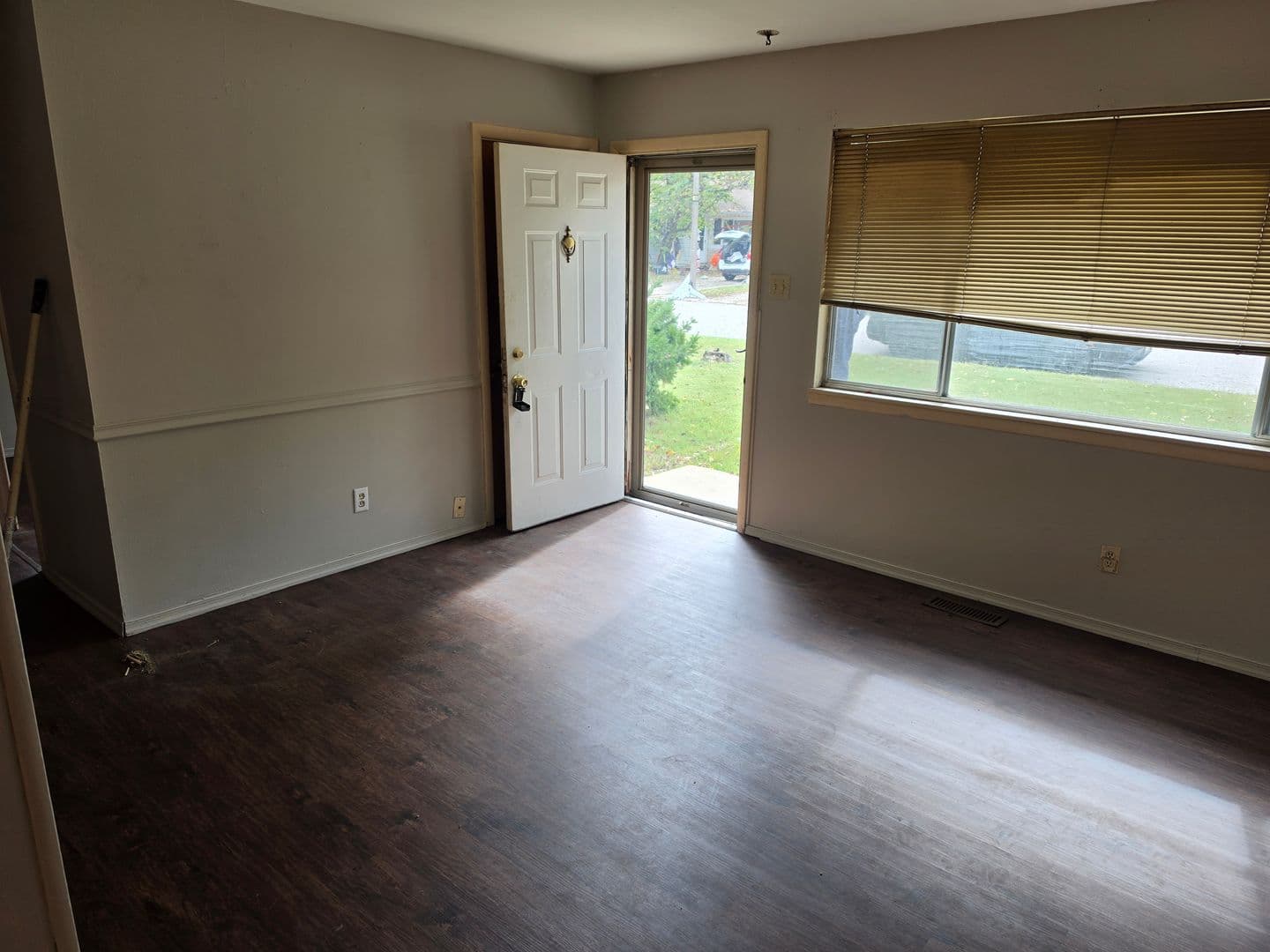 Caseyville House: 8717 Parkdale Dr