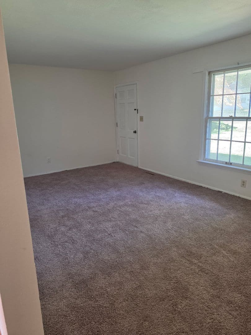Belleville House: 4408 W Washington St