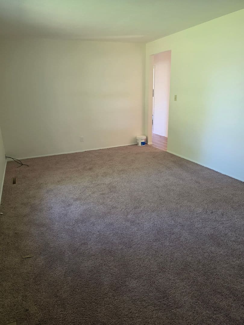 Belleville House: 4408 W Washington St