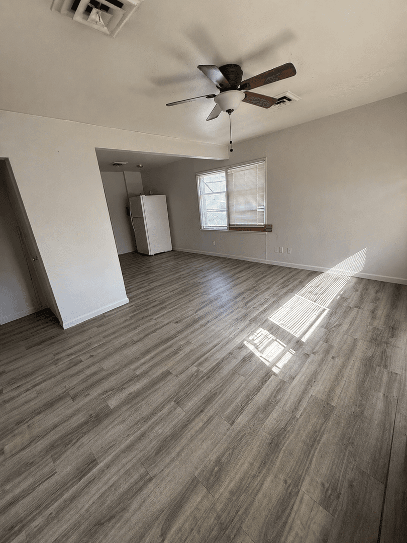 Cahokia House: 1 Dora Dr