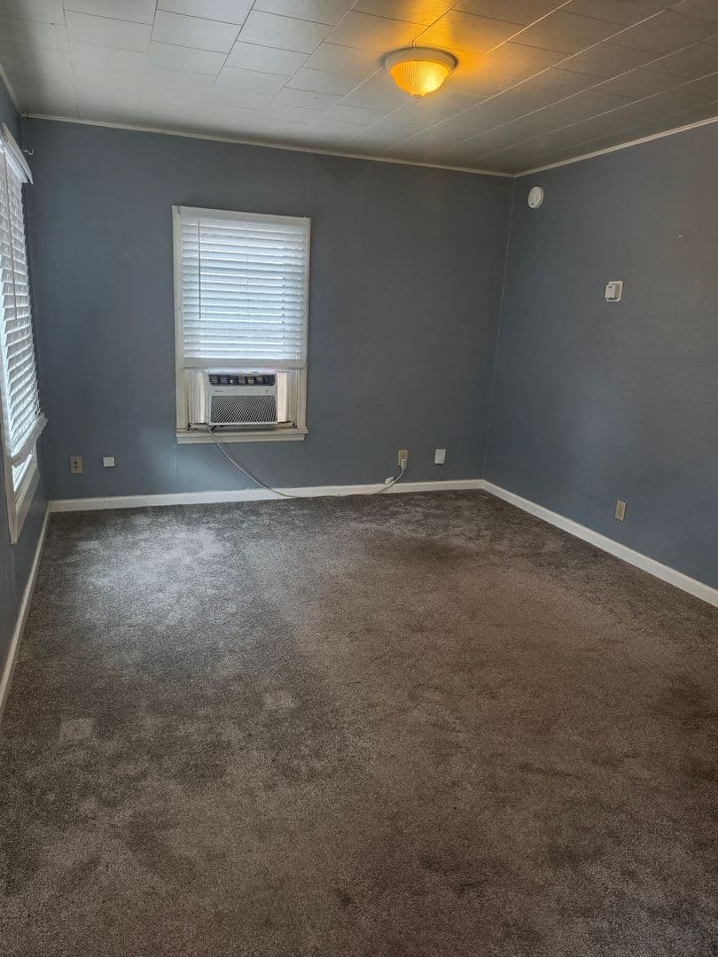 Wood River House: 129 Eaton Ave