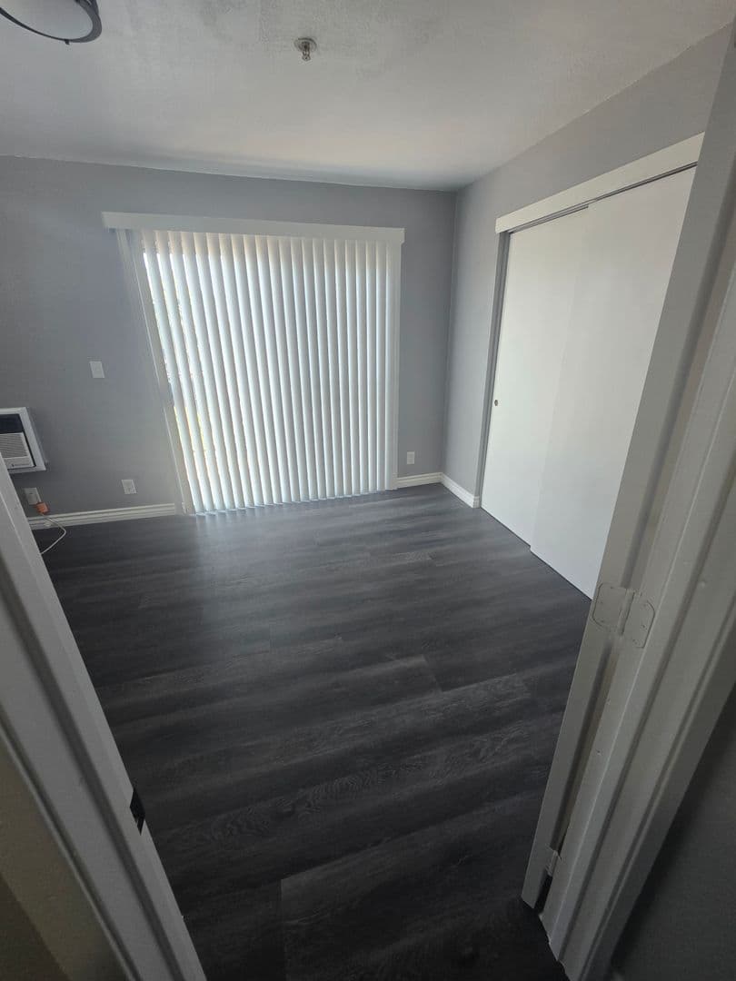 Santa Ana Apartment: 421 E. 16th St.