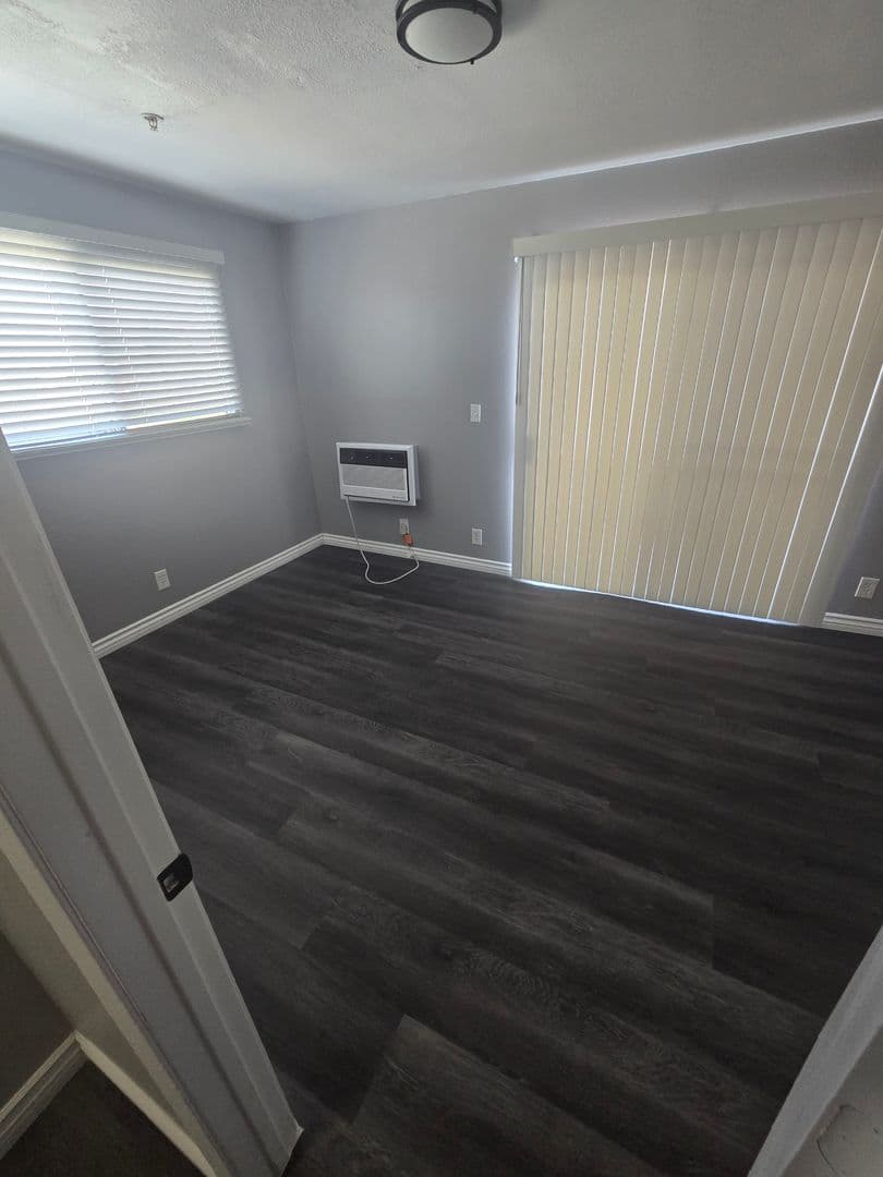 Santa Ana Apartment: 421 E. 16th St.