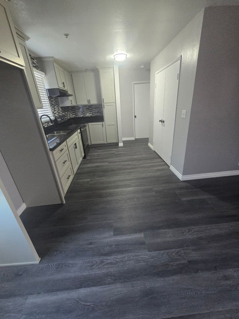Santa Ana Apartment: 421 E. 16th St.