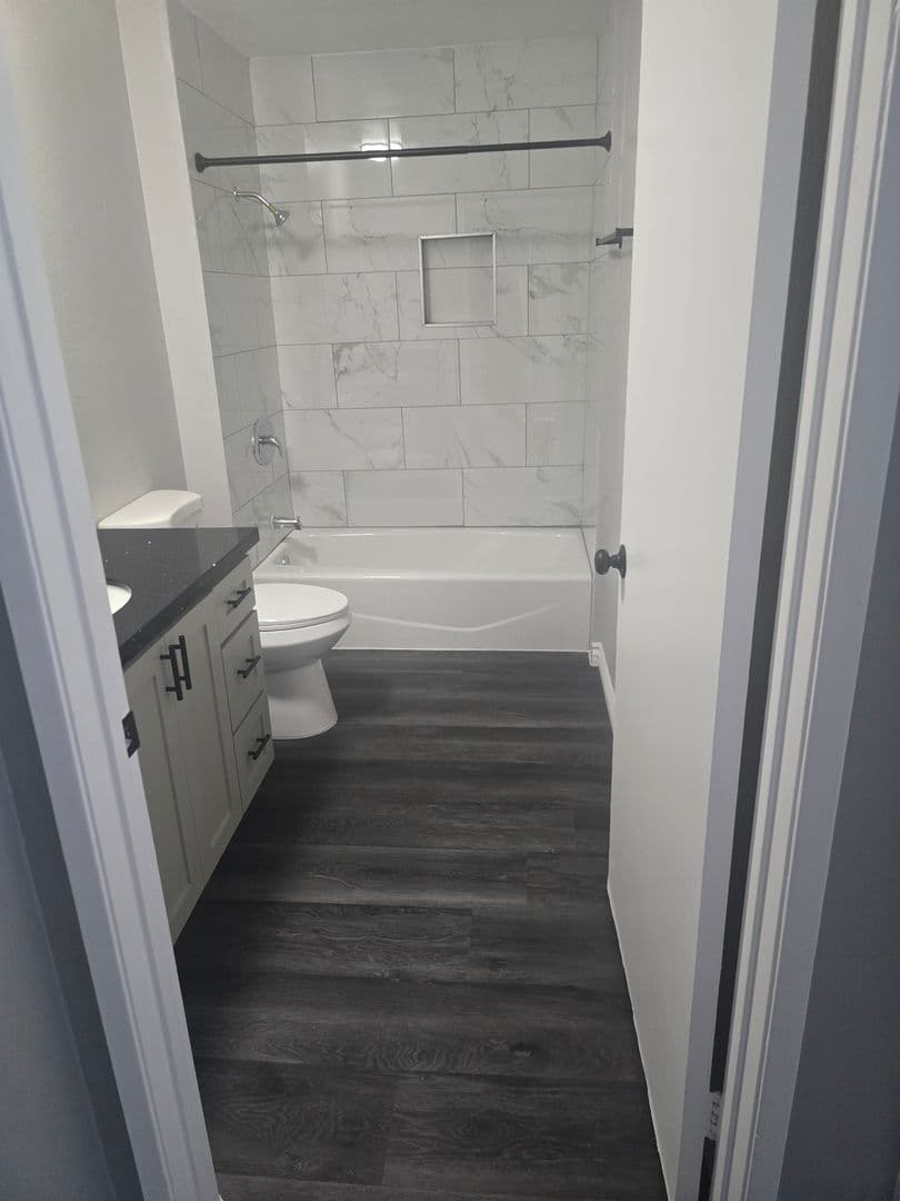 Santa Ana Apartment: 421 E. 16th St.