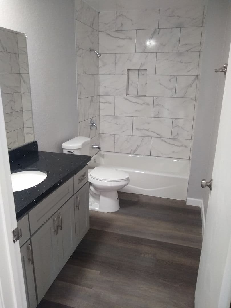 Santa Ana Apartment: 421 E. 16th St.