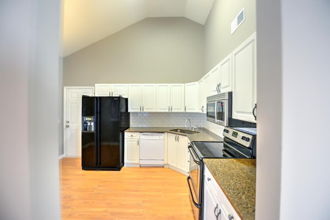 Mt Pleasant House: 1987 Armory Dr