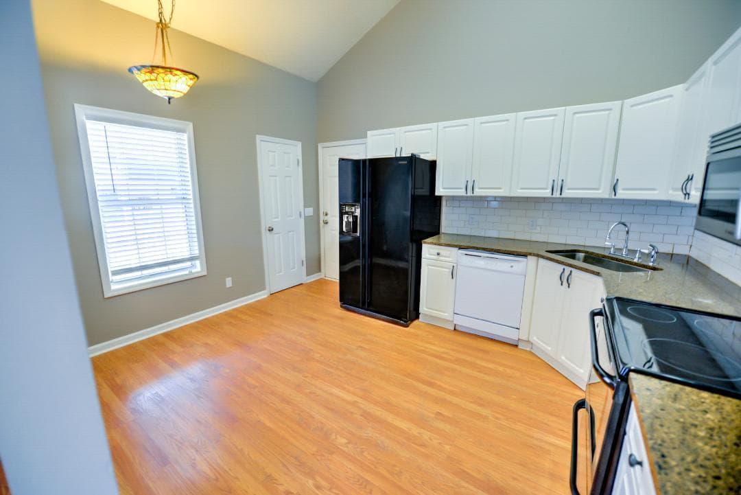 Mt Pleasant House: 1987 Armory Dr