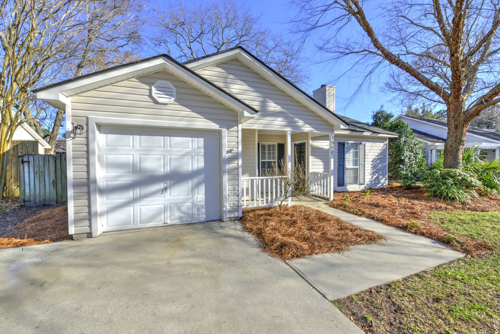 Mt Pleasant House: 1987 Armory Dr