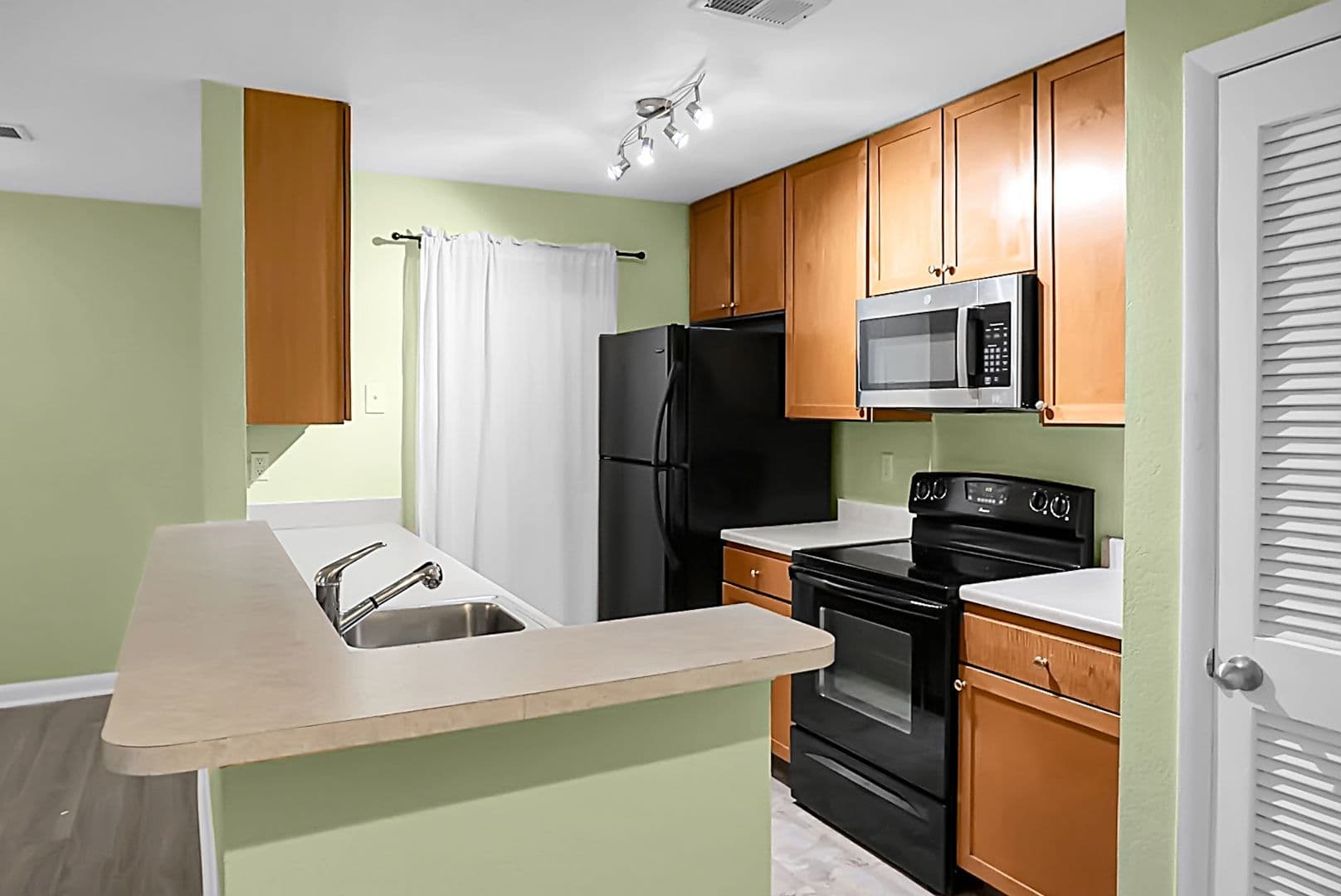 Mt Pleasant House: 278 Alexandra Dr, Unit 2