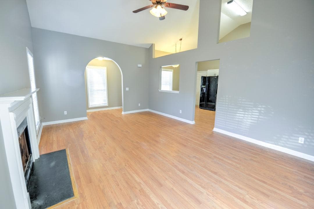 Mt Pleasant House: 1987 Armory Dr