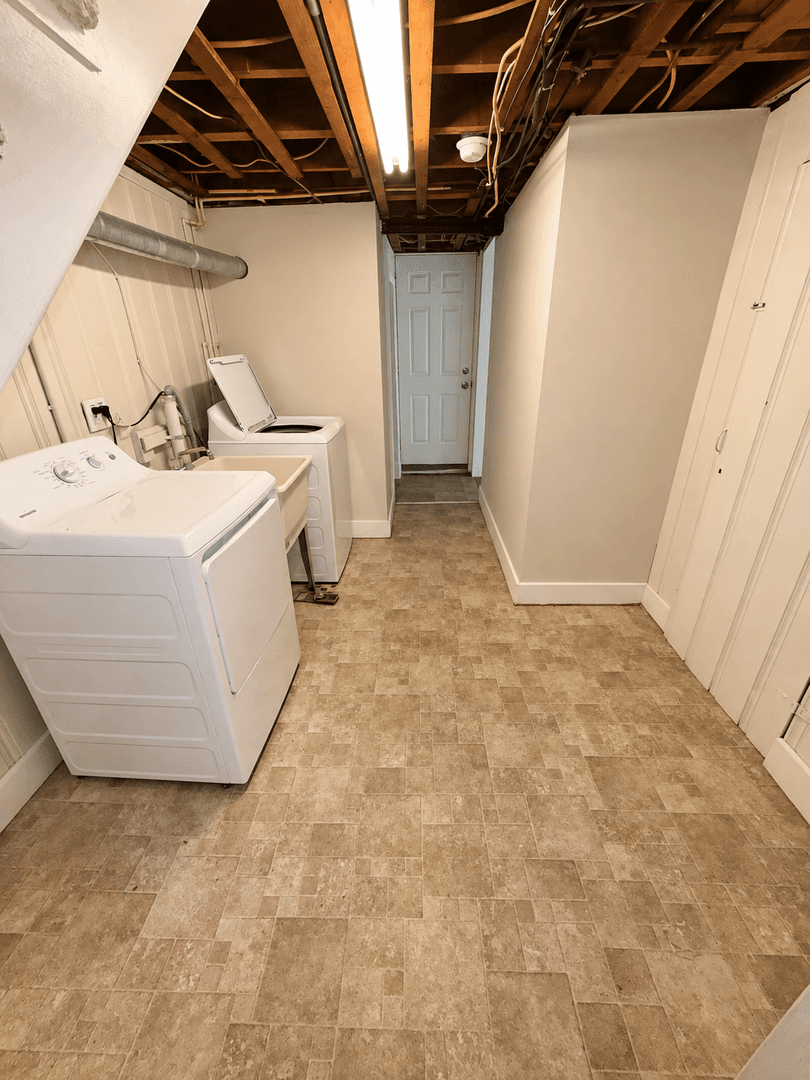 Middle River House: 2162 Firethorn Road
