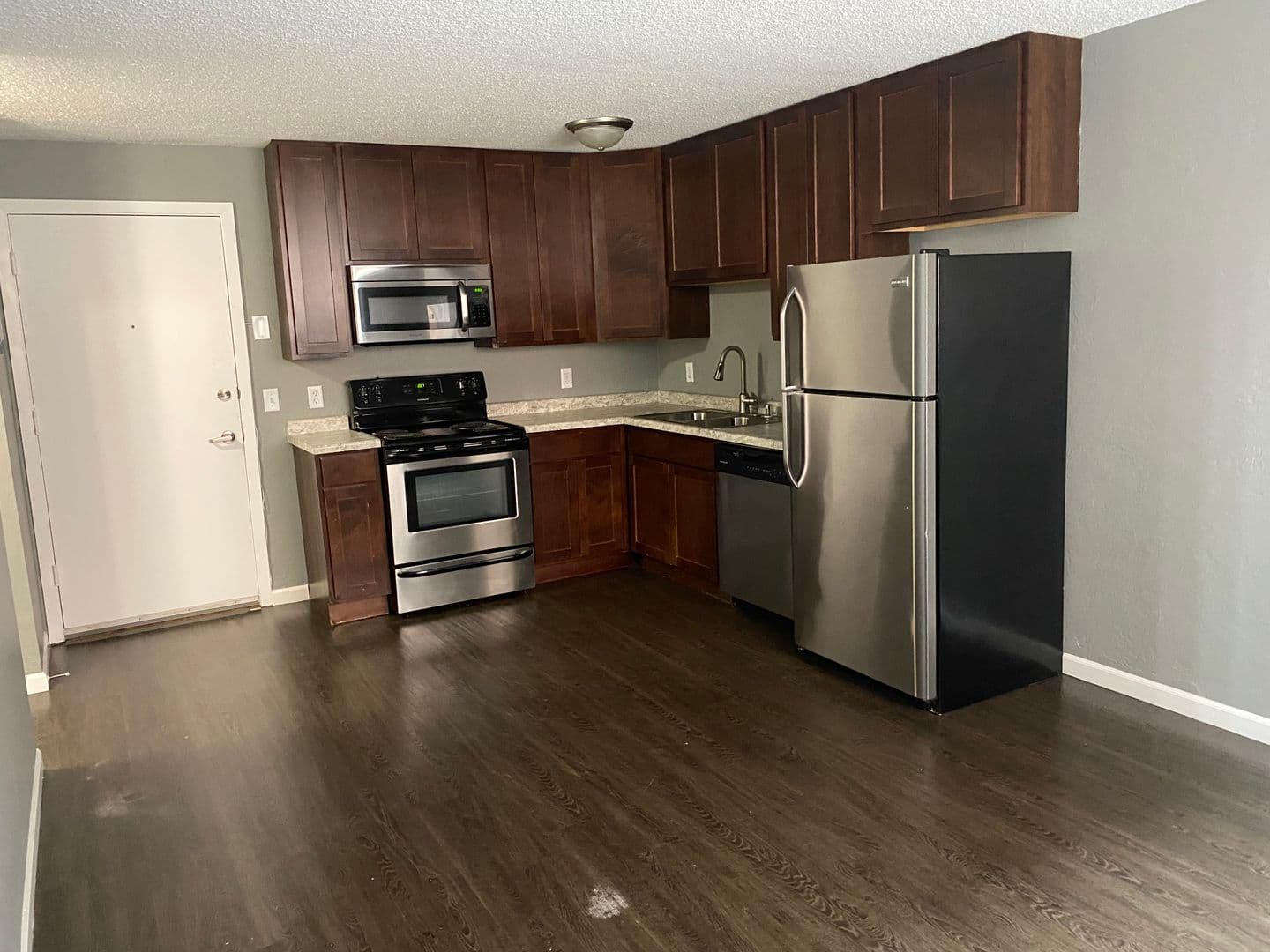 Minneapolis Apartment: 2107 21st Ave South
