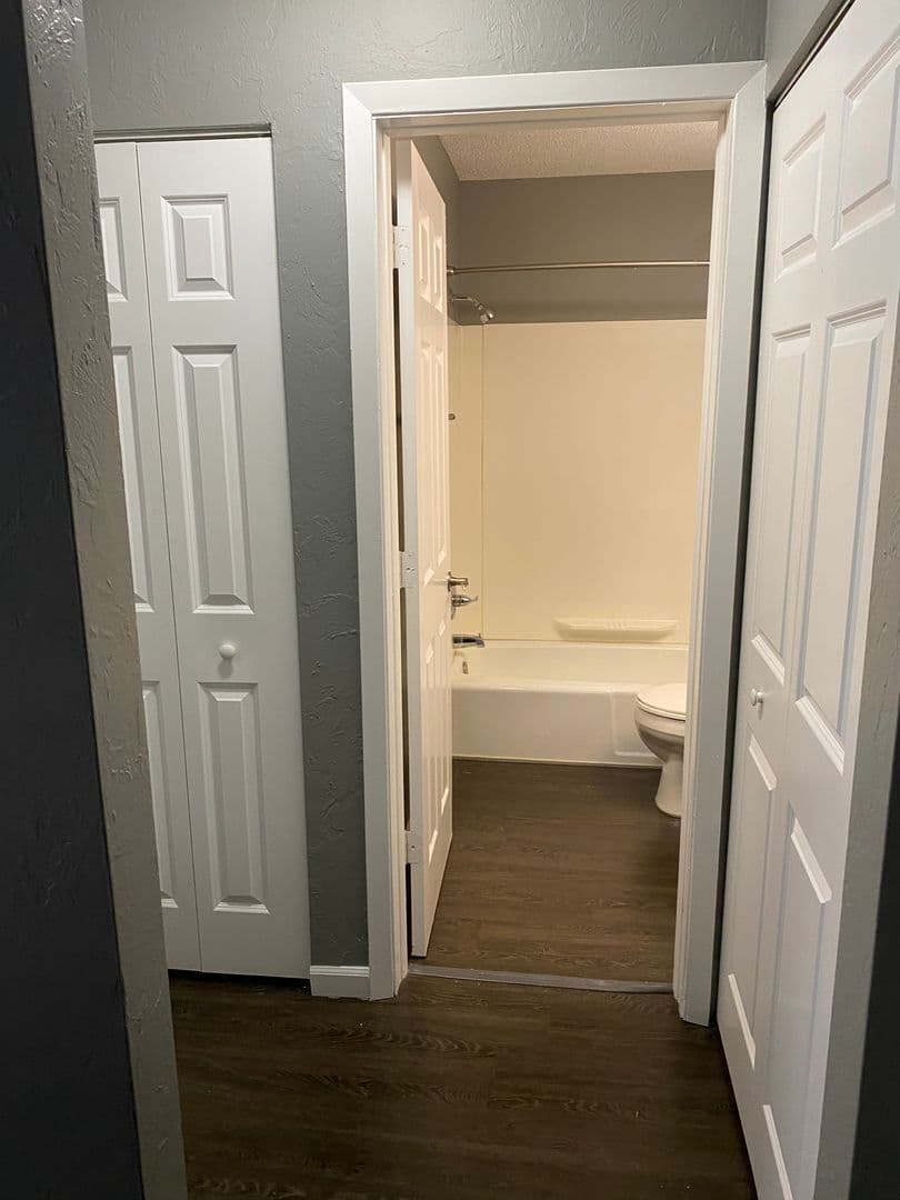 Minneapolis Apartment: 2107 21st Ave South