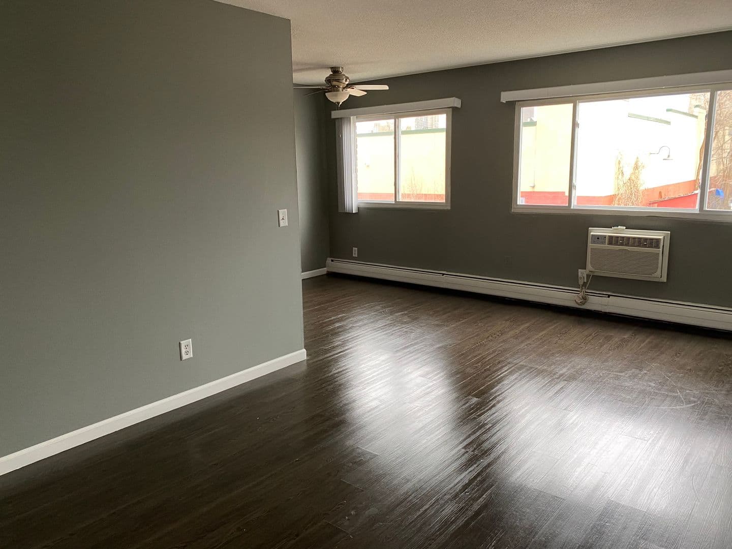 Minneapolis Apartment: 2107 21st Ave South