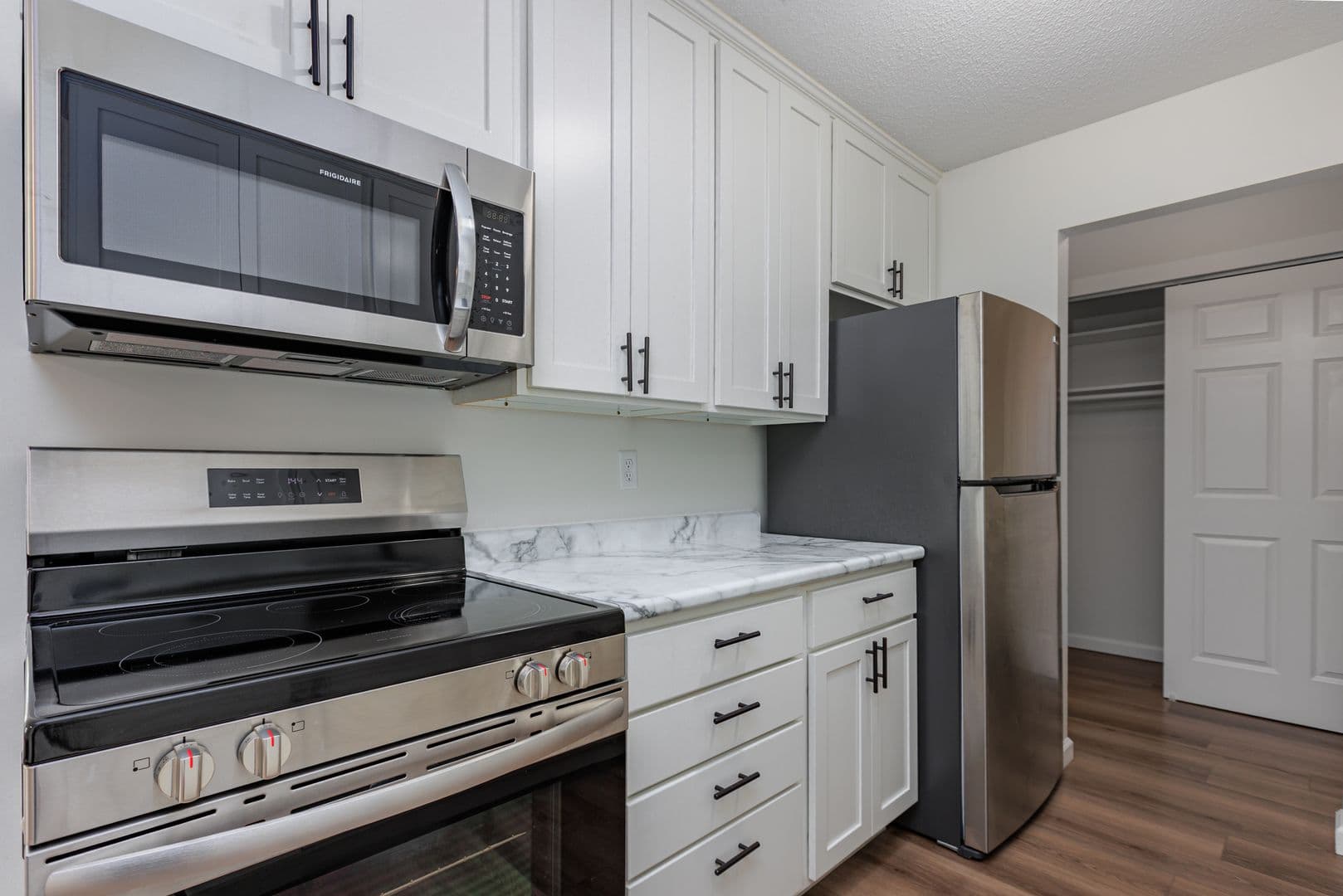 Mounds View Apartment: 2659 County Road H2