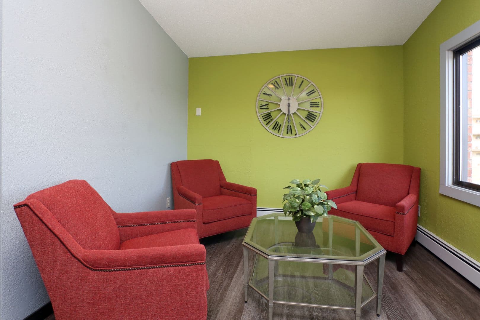 New Hope Apartment: 7700 49th Avenue N