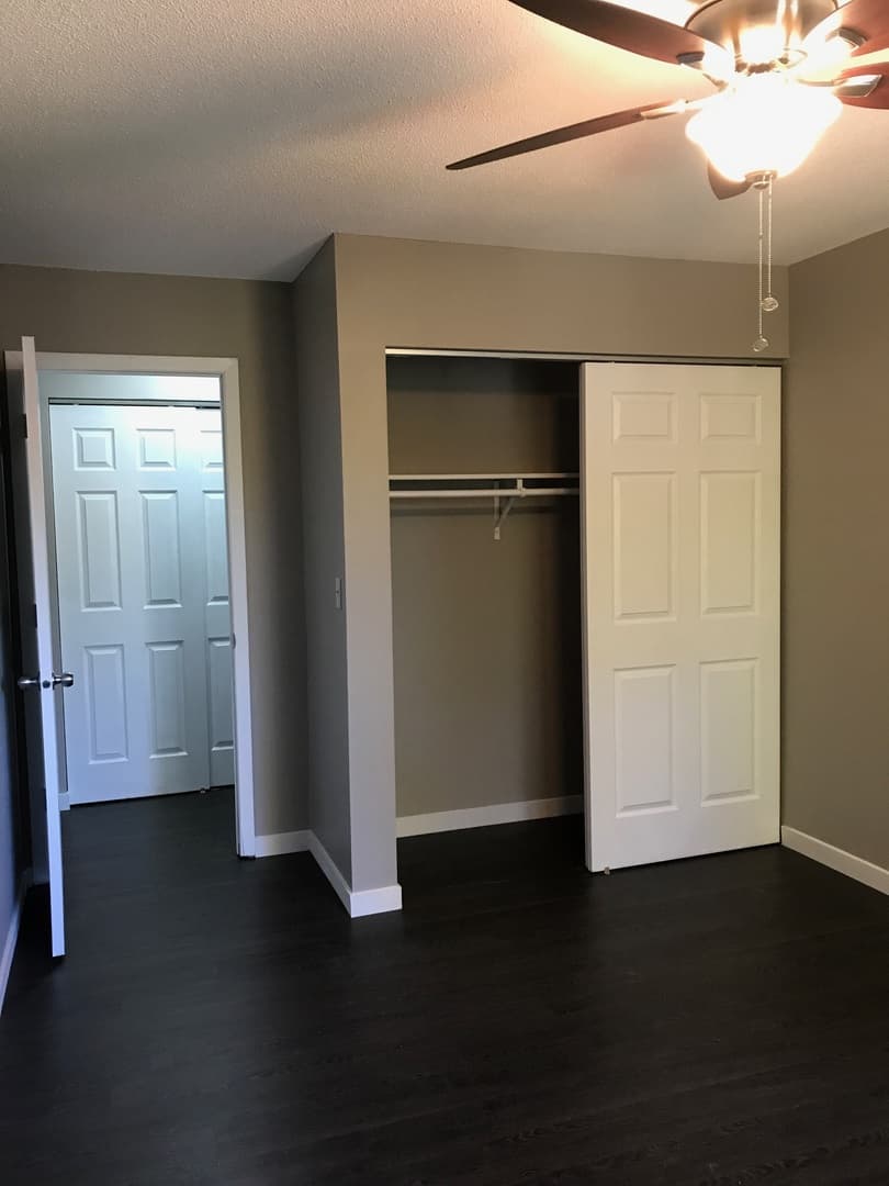 Osseo Apartment: 616, 617, 624, 625 North Oaks Drive