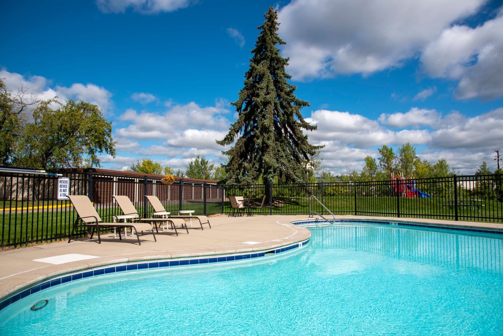 New Hope Apartment: 7700 49th Avenue N