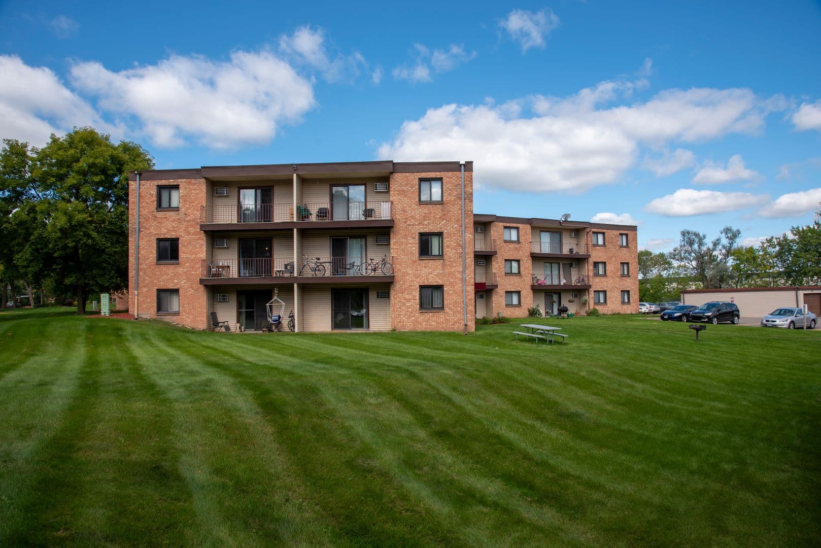 New Hope Apartment: 7700 49th Avenue N