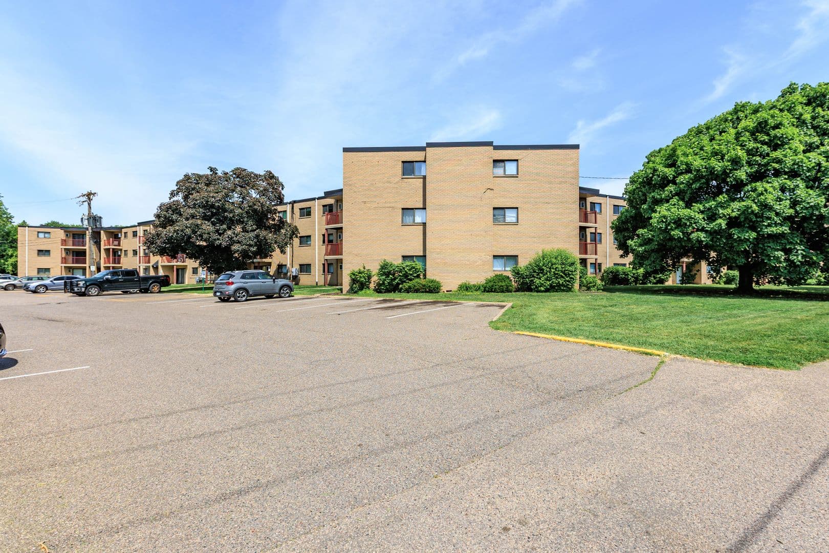 Saint Louis Park Apartment: 2524 Highway 100 S