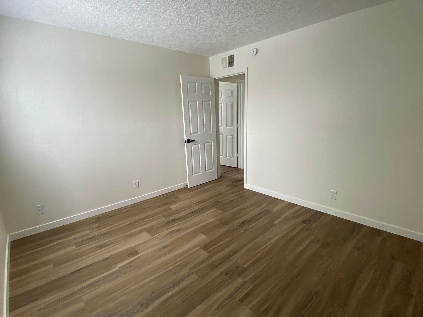 Saint Louis Park Apartment: 2524 Highway 100 S