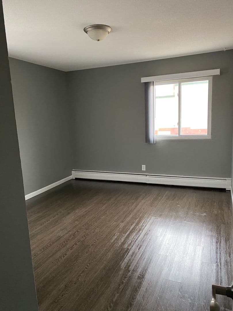 Minneapolis Apartment: 2107 21st Ave South