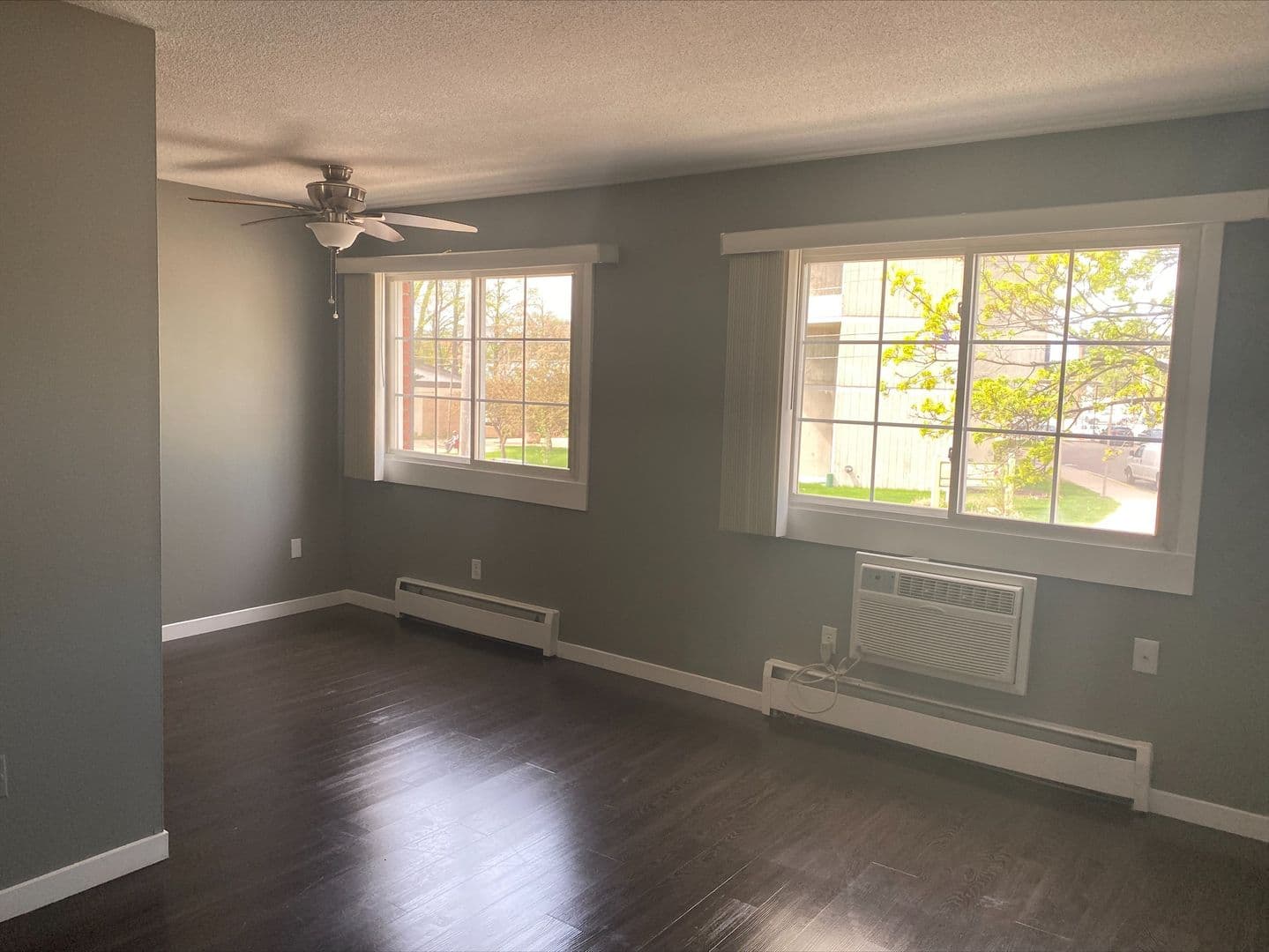 Minneapolis Apartment: 2107 21st Ave South