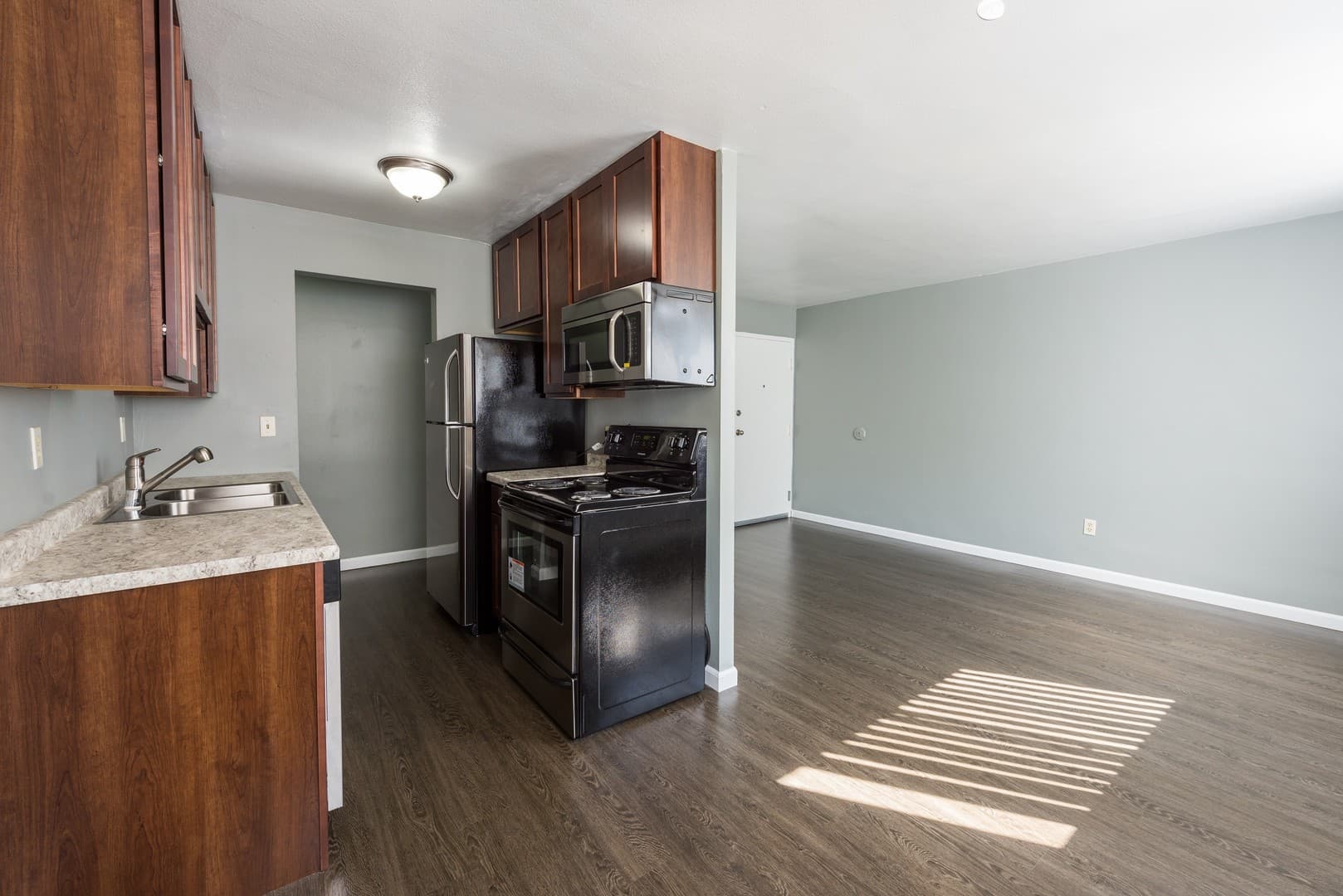 Minneapolis Apartment: 2107 21st Ave South