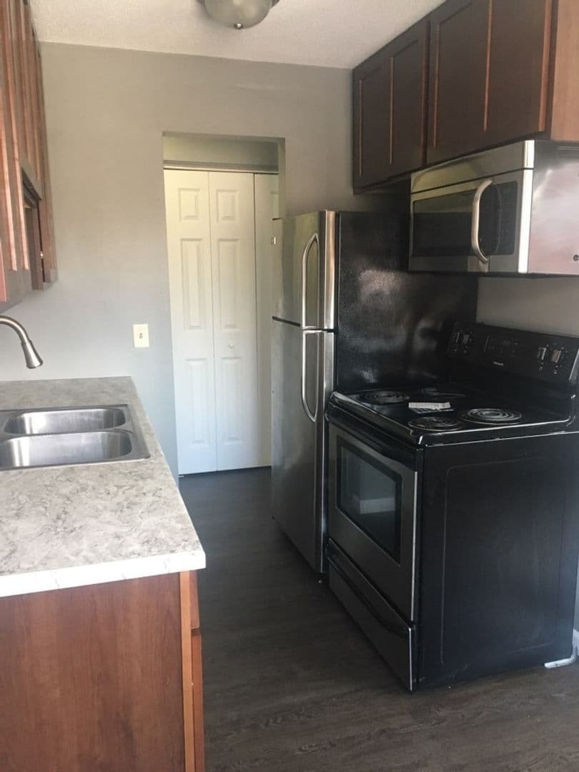 Minneapolis Apartment: 2107 21st Ave South