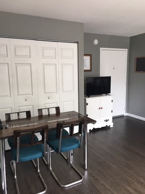 Minneapolis Apartment: 2107 21st Ave South