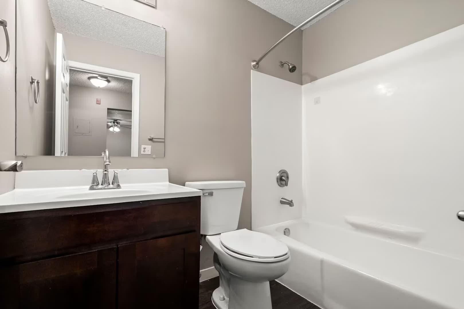 New Hope Apartment: 5555 Zealand Avenue