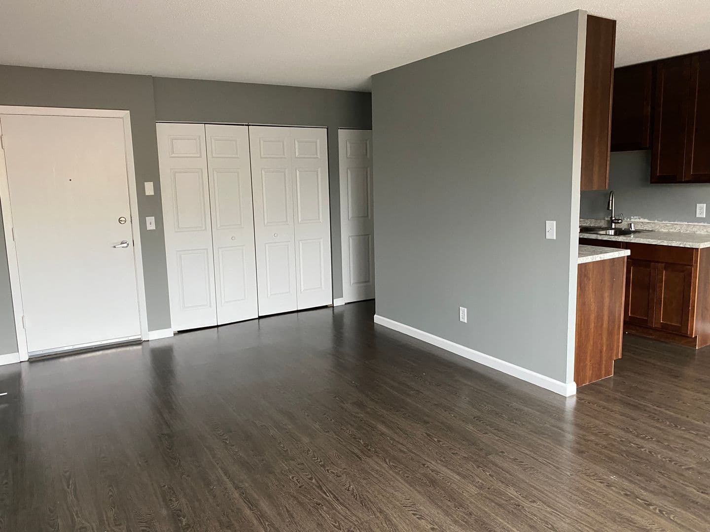 Minneapolis Apartment: 2107 21st Ave South