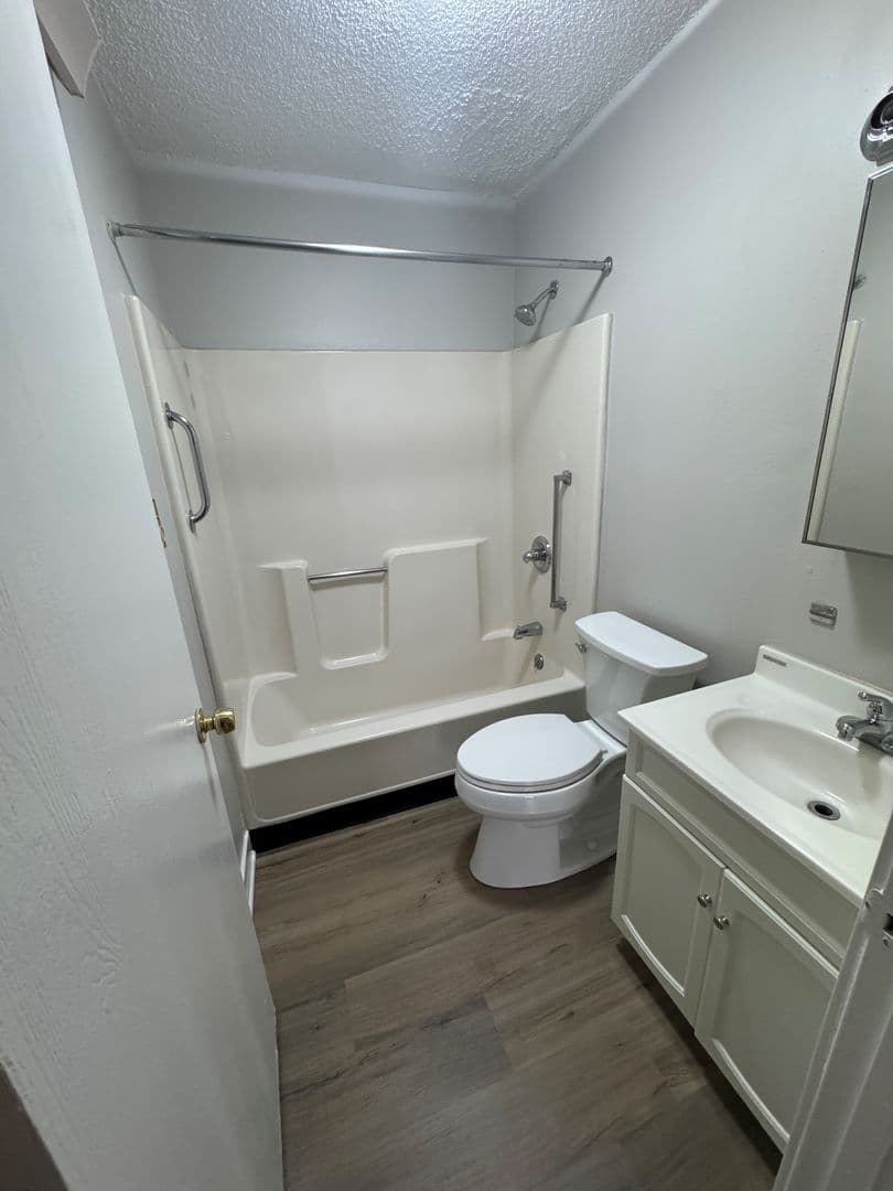 Greenfield Apartment: 503 SE 6th St