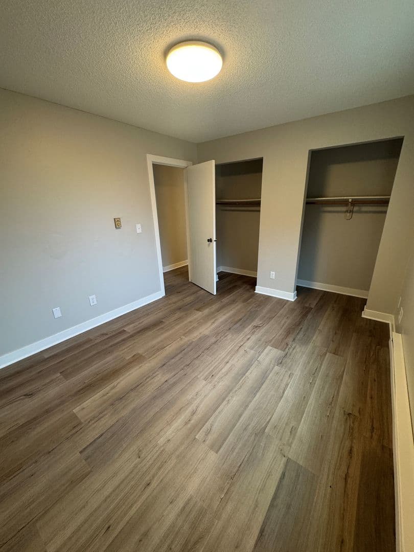Greenfield Apartment: 503 SE 6th St