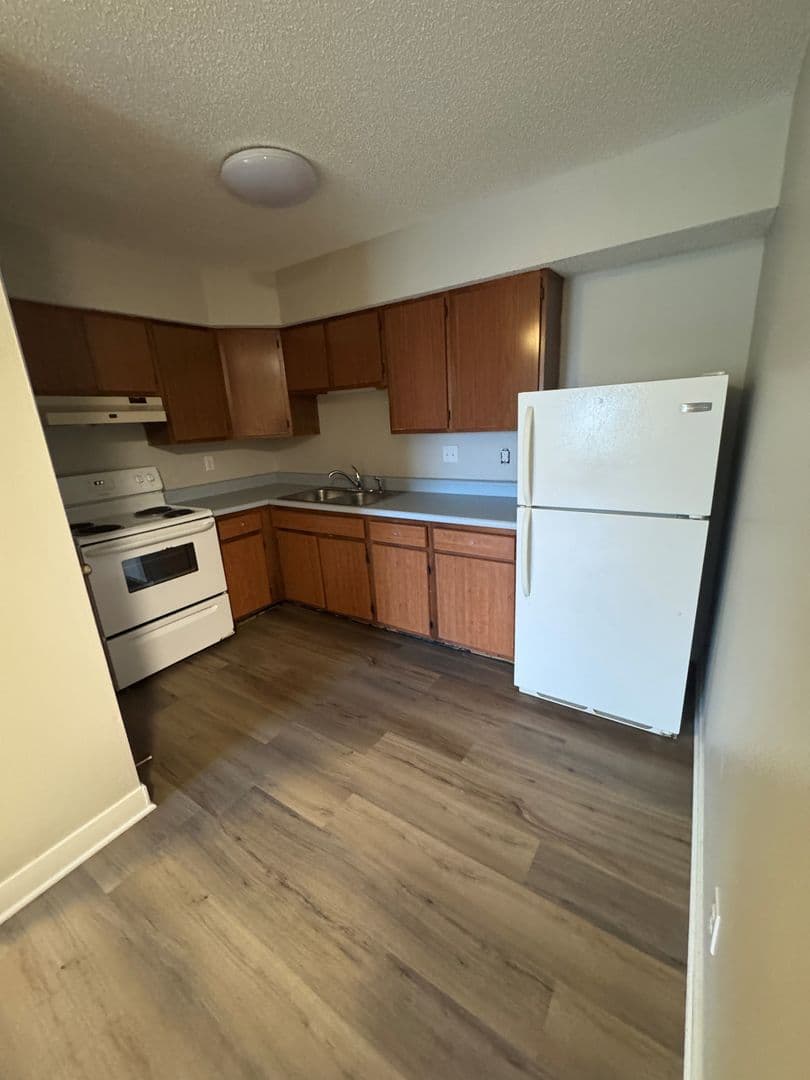 Greenfield Apartment: 503 SE 6th St