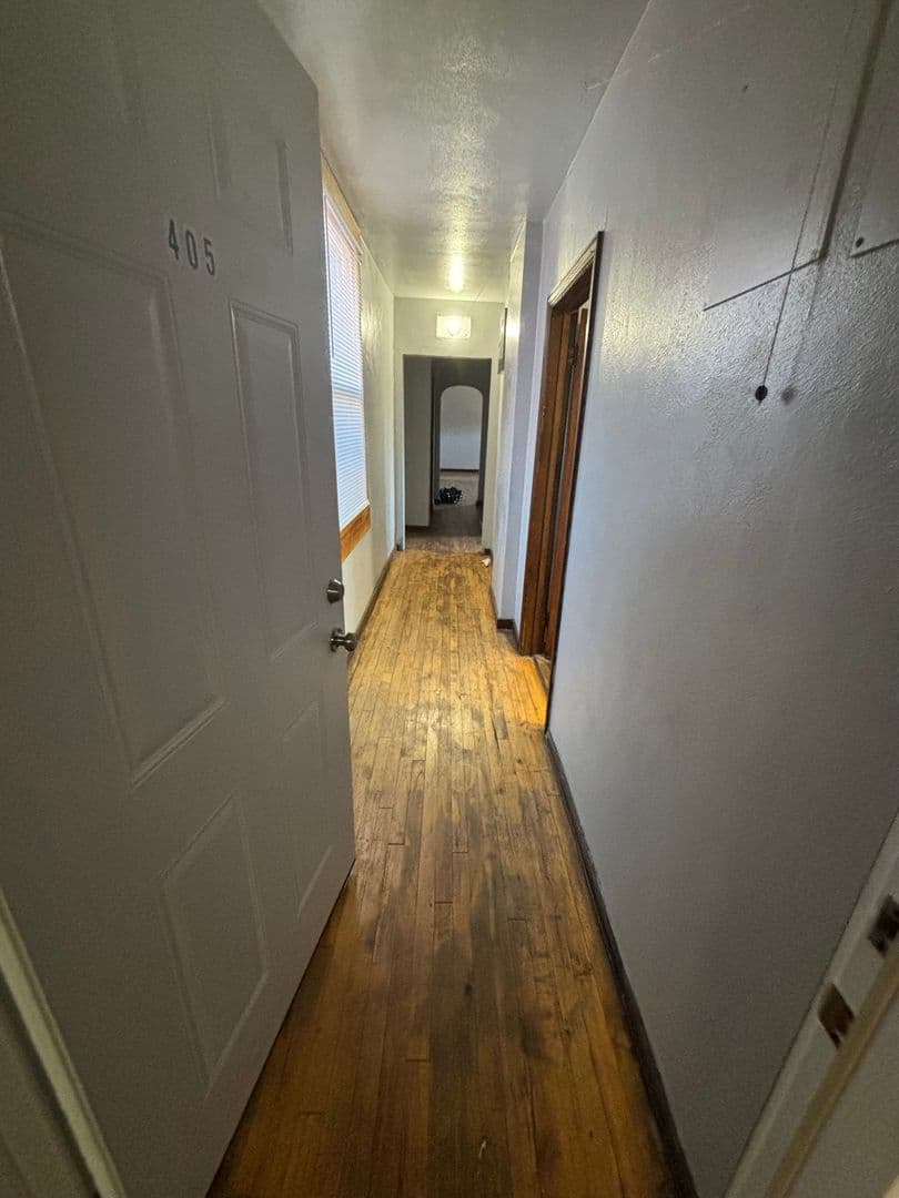 Cherokee Apartment: 729 W Cedar St