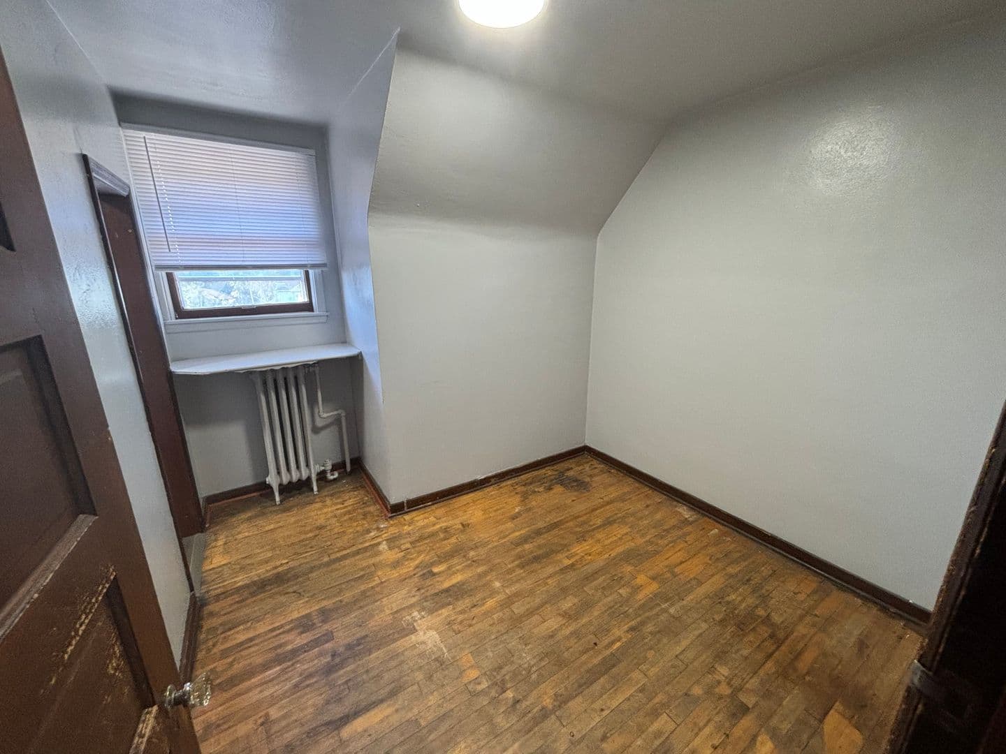 Cherokee Apartment: 729 W Cedar St