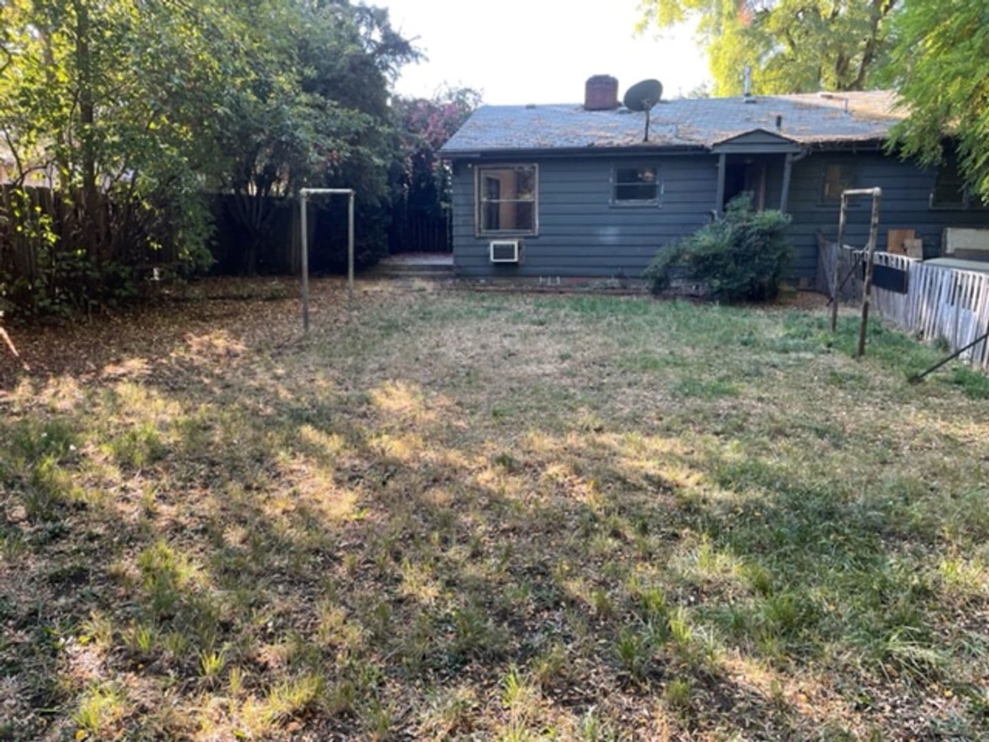 Medford Apartment: 871/871.5 Swing Lane
