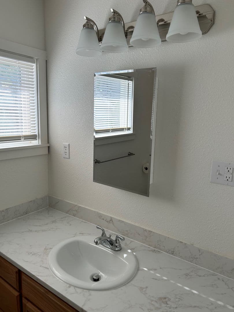Klamath Falls House: 2333 White Avenue