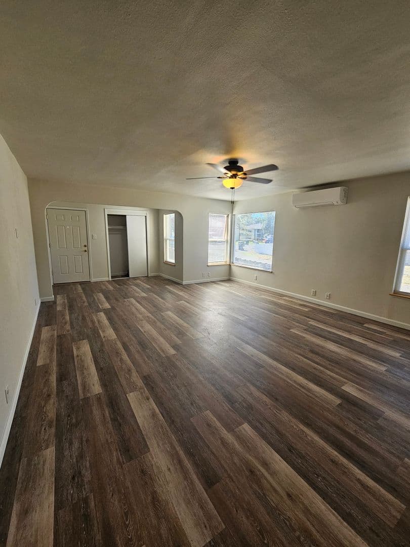 Medford House: 1122 W 11th Street