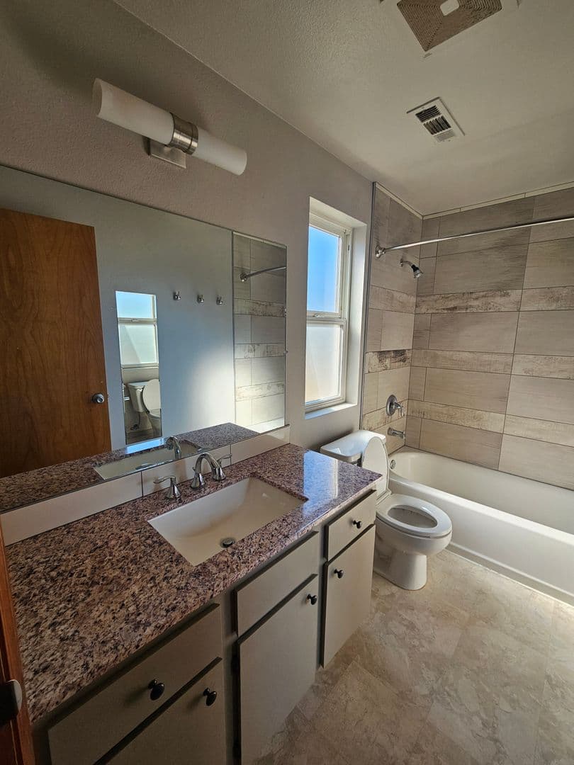Grants Pass Apartment: 1822 NE Fairview Ave